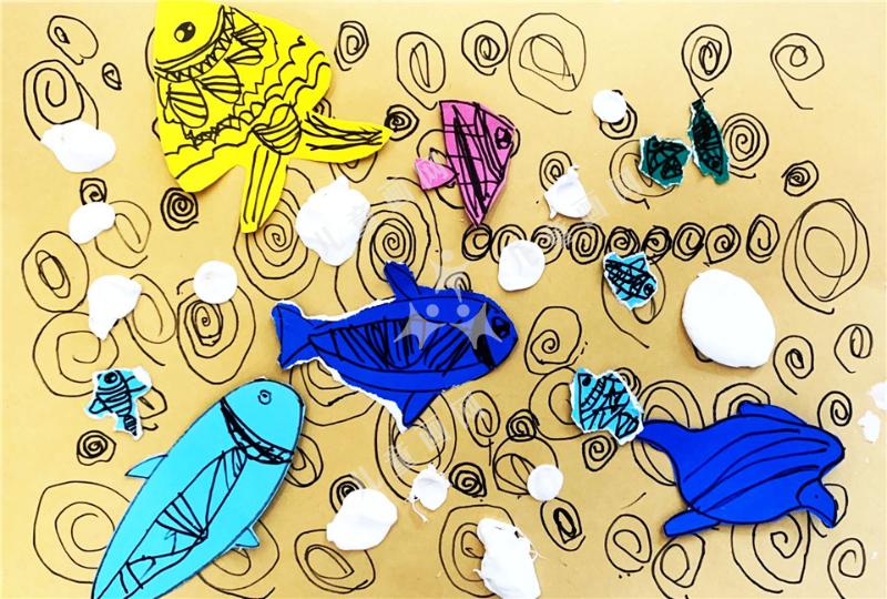 遨游在水底的小鱼